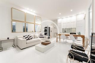 Miete Etagenwohnung in Plaza del dos de mayo 4. Piso de alquiler temporal de 2 habitaciones, 1 baño y terraza en