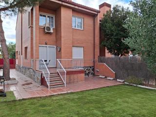 Xalet  Calle las acacias. ¡exclusivo chalet adosado de esquina independiente en fuente el
