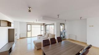 Casa en Avenida de la constitucin 8. tico de lujo en el corazn de alicante