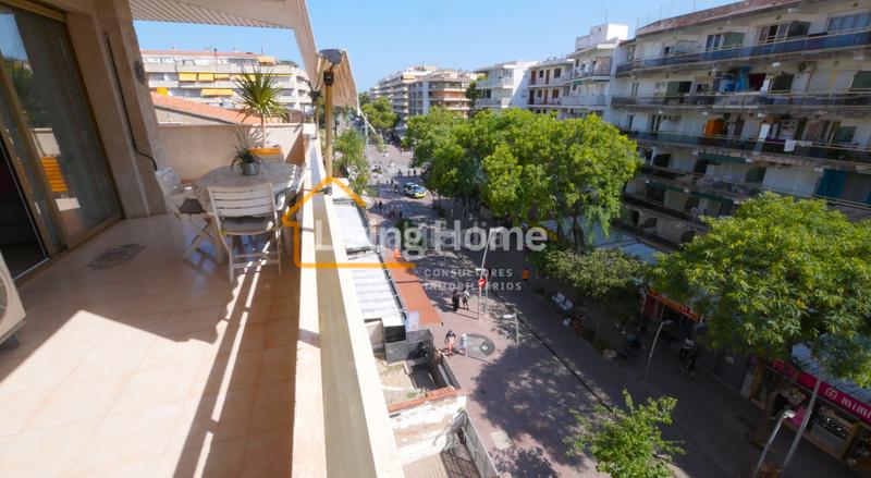 Foto 3a7118f8-e463-42b4-8266-57bbf80dc735. Attico in carrer de carles buïgas 43 in Mar i Camp - Platja dels Capellans Salou