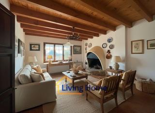 Casa a Mont-ral. Precioso chalet de piedra con impresionantes vistas al mar