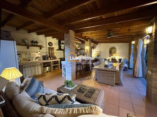 Chalet  Carrer navàs de tolosa. Exclusivo chalet con piscina privada a 500 m de la playa en la a