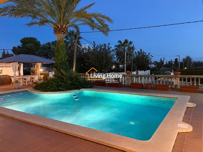Foto 46590cbd-f029-47b4-b782-6e25d5791fa7. Xalet amb xemeneia calefacció aparcament piscina a Cambrils