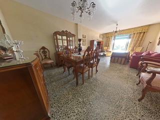 Flat  Calle de miguel benzo. Magnfico piso junto al hotel eurostar palace