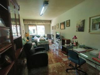 Appartement  Calle villa de rota. Piso en la avda. medina azahara con cochera y trastero