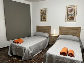 Planta baixa  Calle de alfaros. Piso con licencia turística en el centro