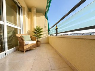 Flat  Calle de maría malibrán. Estupendo piso con piscina y garaje