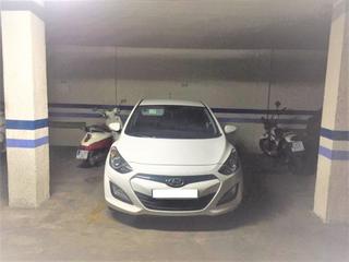 Parking coche en Calle martin gaite 5. Garaje venta y alquiler en santa rosa