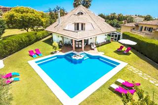 Xalet  Avenida de bel-air. Impresionante villa  al lado villapadierna