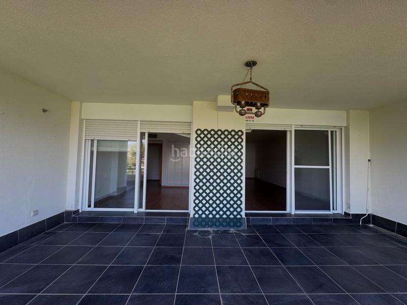 Foto 9949fdb7-938e-49f1-bf67-062be637edf1. Rent penthouse with fireplace heating parking pool in Marbella