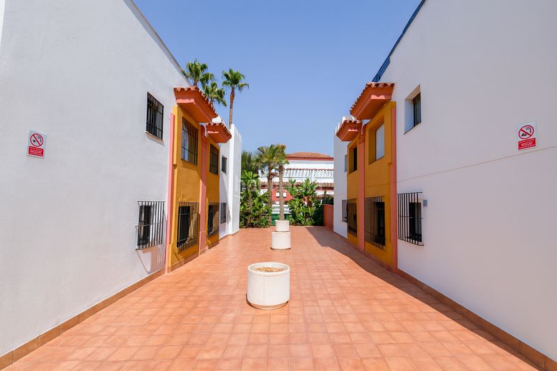 Foto f2dee76b-2dbb-43f8-bf01-4bcdbf2a9815. Piso en Nueva Atalaya Estepona