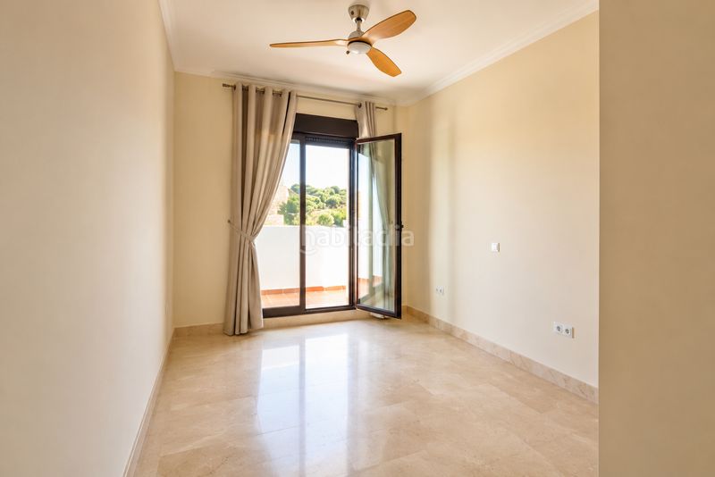Foto e0a85bc1-fdff-42a4-9b37-8e349d9d193d. Casa adossada amb xemeneia aparcament piscina a Valle Romano Golf Estepona