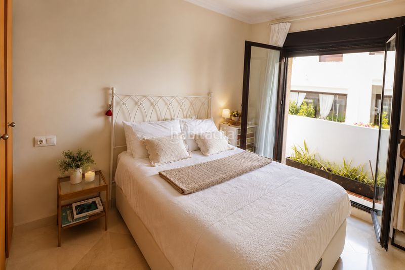 Foto fd296b5a-bf30-4e56-a887-c420c283f552. Casa adossada amb xemeneia aparcament piscina a Valle Romano Golf Estepona
