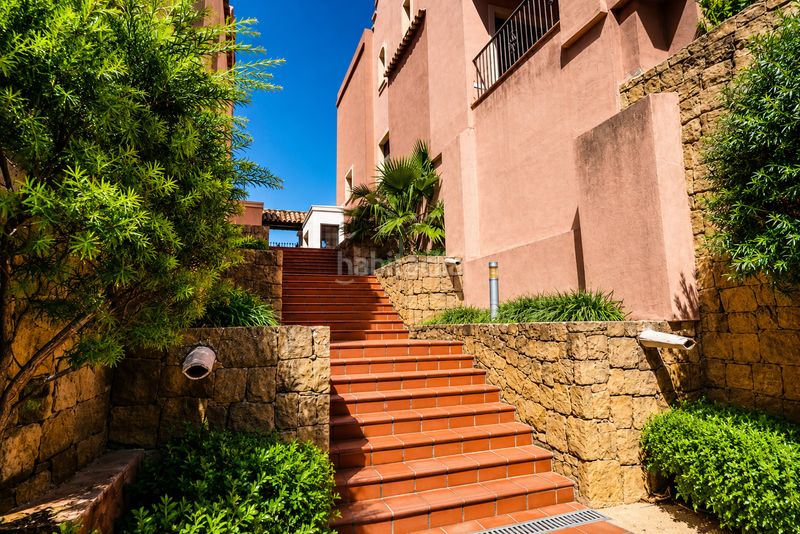 Foto fe59cfdc-48bb-4f3e-b1af-3b0eff28c87e. Casa adossada amb xemeneia aparcament piscina a Valle Romano Golf Estepona