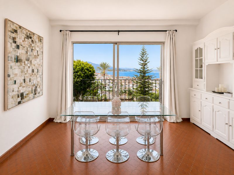 Foto f1b85be3-377e-468d-b7a4-4c3e154dd514. Apartment in calle ribera 3 in Puerto Banús Marbella