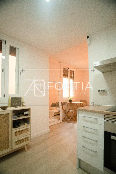 Foto b665b5b2-69a1-4475-acc4-1d0c70d6366c. Piso  reformado y amueblado en Raval Barcelona