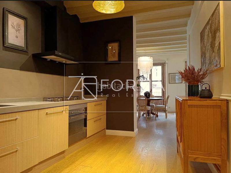 Foto b5bd4d3e-feac-426c-a161-79bc0d1e24d2. Appartamento in carrer d'avinyó 32 in Gòtic Barcelona