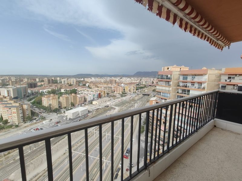 Foto c863dcd7-564f-410f-b40c-9f5fbfb3b123. Pis amb aparcament a Santo Domingo Alicante