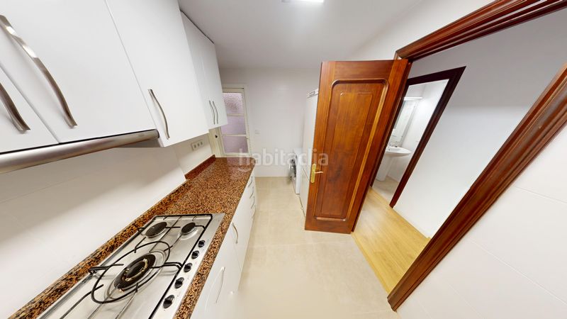 Foto 6b13f755-d04c-426f-b0a5-4179f6c3f19e. Rent flat in Mercado Alicante