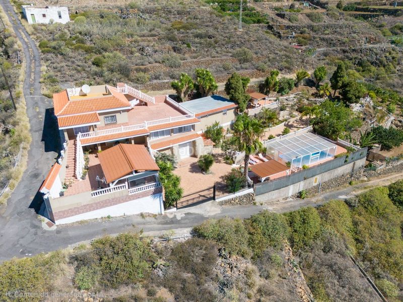 Foto 1b67a350-7b27-4881-bb53-2e4ad9c03a8a. Casa amb piscina a Cuevecitas - Malpaís Candelaria