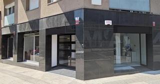 Pas-de-porte Local commercial dans La Nova Esquerra de lEixample. Concesianio de coches en traspaso en el eixample o venta con ren