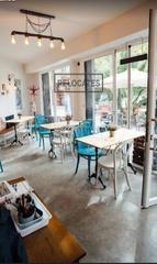 Transfer Business premise in El Camp de l´Arpa del Clot. Bonito restaurante c3 esquinero con gran terraza