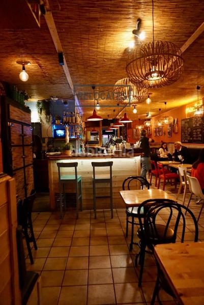 Foto 41e3448c-9f41-4791-93b7-5f4dad85db47. Traspaso local comercial se traspasa negocio ideal tapas hambuerguesería cocktelería en Barcelona