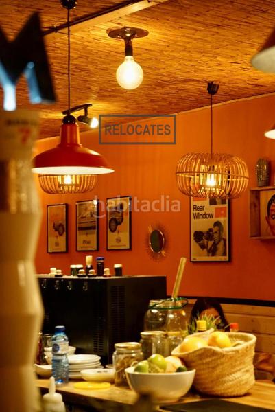 Foto d4e461e3-981b-4278-b2ad-0b321bb6b576. Traspaso local comercial se traspasa negocio ideal tapas hambuerguesería cocktelería en Barcelona