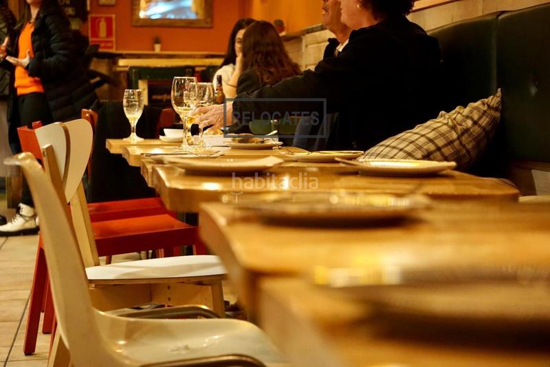 Foto d59015bc-a57e-4772-b3d2-32406e47cd3a. Traspaso local comercial se traspasa negocio ideal tapas hambuerguesería cocktelería en Barcelona