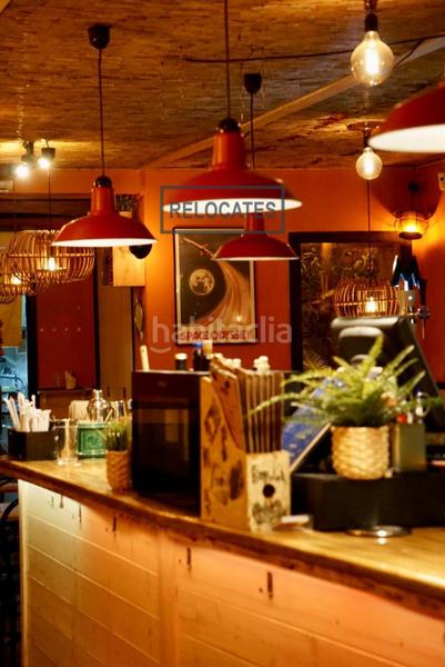 Foto e4acffbd-9dc0-4885-8555-7f7f8eca12b1. Traspaso local comercial se traspasa negocio ideal tapas hambuerguesería cocktelería en Barcelona