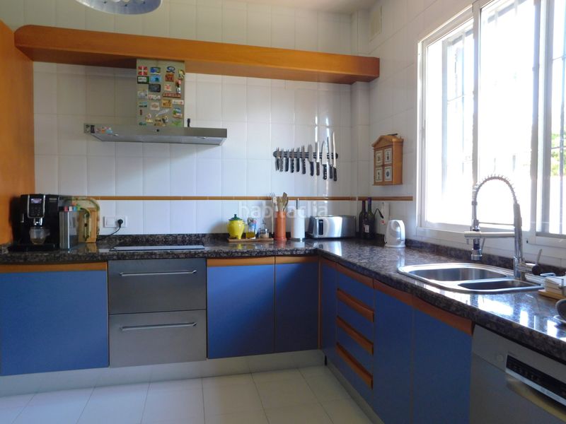 Foto 3573848c-b136-4289-9df8-e28d559e1610. Xalet amb xemeneia calefacció aparcament piscina a Espartinas