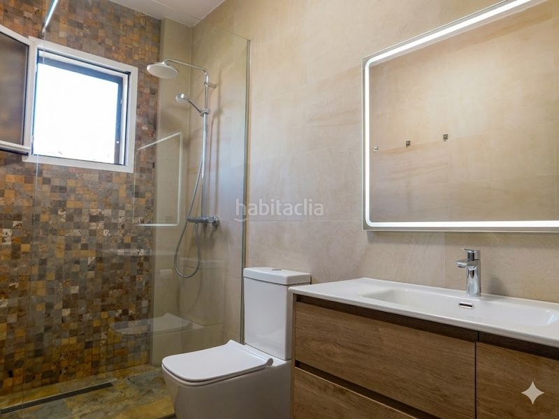 Foto dfa2519f-fca2-4a85-bc32-6609ded0a0ef. Xalet amb xemeneia calefacció aparcament piscina a Espartinas