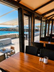 Transfer Business premise in Rambla dionisio gonzalez 16. Se traspasa restaurante primera linea de playa las galletas