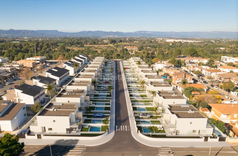 Foto 3d7397a1-0d1a-4871-b745-7e71161fac60. Reihenhaus 150m<sup>2</sup> in carrer de alfred sisley 30 in El Dorado Platja Cambrils