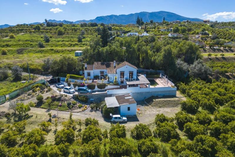 Foto 2802654e-de5d-413e-864e-13b21d797865. Xalet amb xemeneia aparcament piscina a Centro Alhaurín el Grande