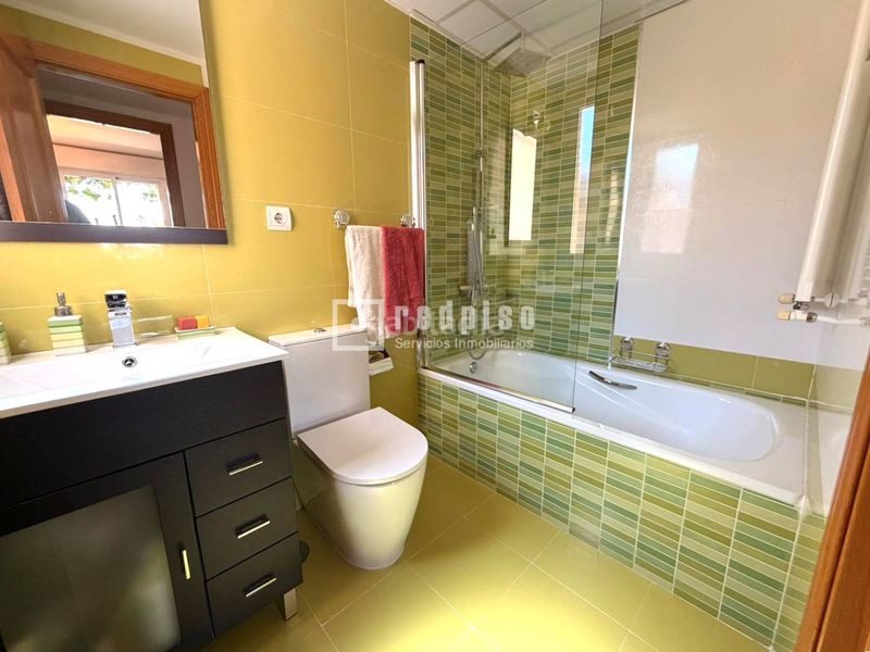 Foto d0788630-7357-4d5f-bc1c-0991abff07ea. Àtic amb calefacció aparcament piscina a Sur - PAU 4 Móstoles