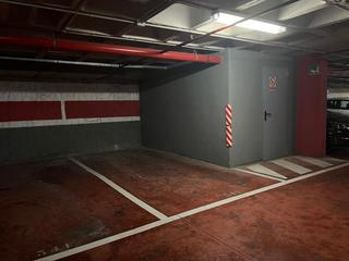 Car parking in Avinguda de la Comunitat Valenciana 27