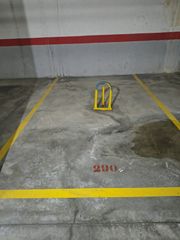 Miete Autoparkplatz in Plaça castella 5. Se alquila plaza de garaje para compartir