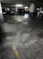 Lloguer Aparcament cotxe a Calle de andrés mellado 31. Se alquila plaza de garaje para compartir