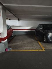 Miete Autoparkplatz in Carrer dels juristes 1. Se alquila plaza de garaje para compartir