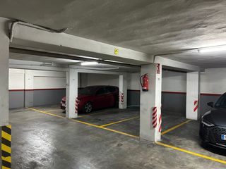 Location Parking voiture à Plaça d'hondures 32. Se alquila plaza de garaje para compartir