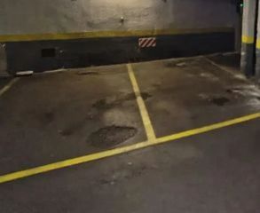 Parking coche en Calle de la Infanta Mercedes 83