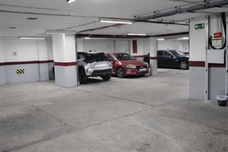 Miete Autoparkplatz in Calle de evaristo san miguel 4. Se alquila plaza de garaje para compartir