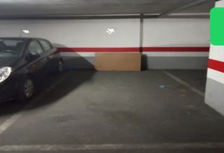 Alquiler Parking coche en Carrer de sant josep de calassanç 28. Se alquila plaza de garaje para compartir