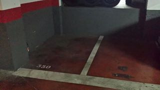 Miete Autoparkplatz in Calle de martín de vargas 25. Se alquila plaza de garaje para compartir