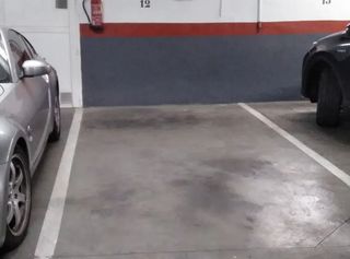 Miete Autoparkplatz in Calle de valentín beato 42. Se alquila plaza de garaje para compartir