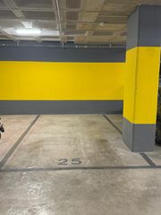 Miete Autoparkplatz in Carrer de la borrasca 19. Se alquila plaza de garaje para compartir