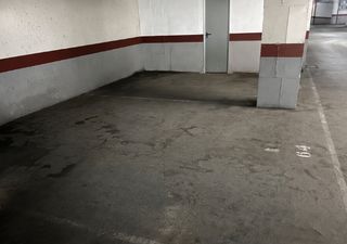 Posto auto in Carrer París 2