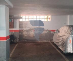 Location Parking voiture  Calle general pintos. Se alquila plaza de garaje para trabajador de la zona