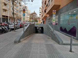 Car parking in Carrer d'Il·licità Absent 2